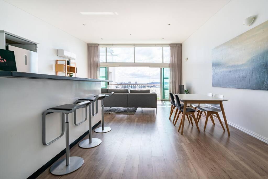 Spacious Penthouse With Spectacular Harbour Views! Auckland Exterior photo
